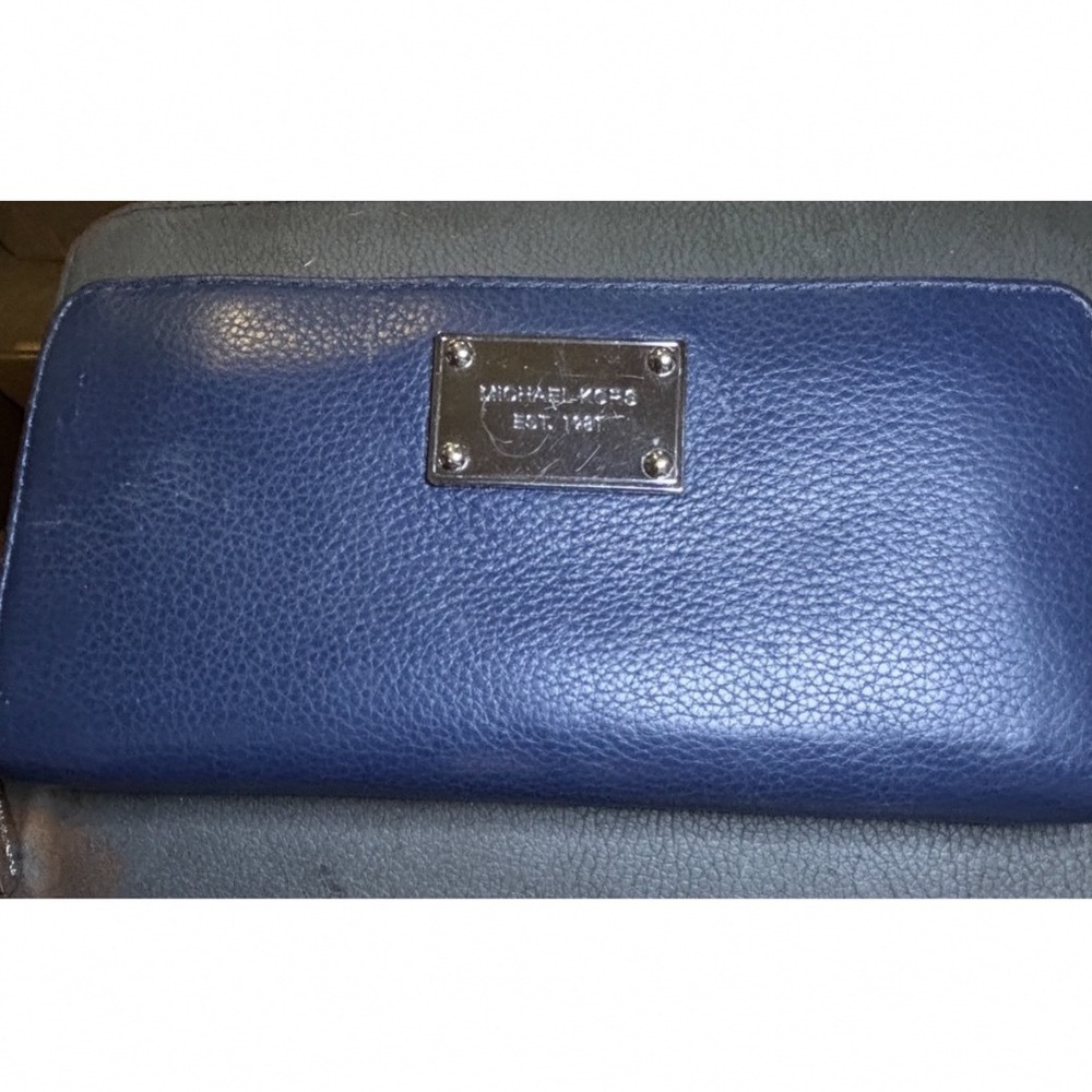 Michael Kors Jet Set Continental Navy Leather Zip Around Wallet